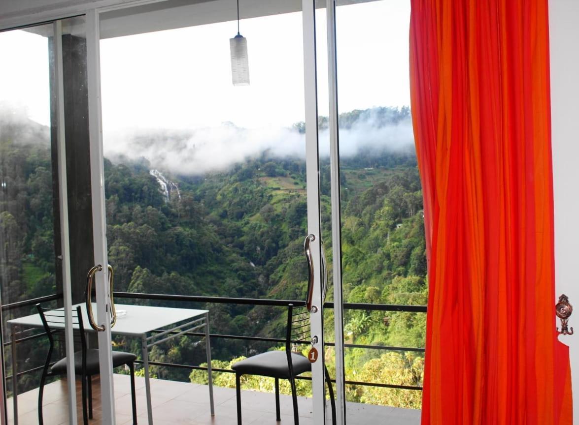 Ella Floating View Bed & Breakfast Room photo